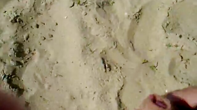 دیمکا کیلی با عینک در دانلود فیلم سوپر سکسی کم حجم الاغ خود تکان می خورد
